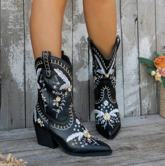 Women's Embroidered Western Floral Pattern Chunky Heel Fashion V-Cut Boots - Picture 1 of 6